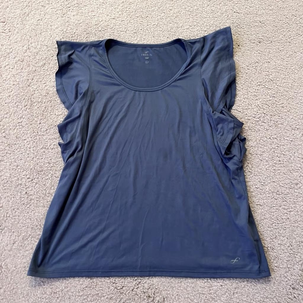 Freely Women’s Athletic Tee